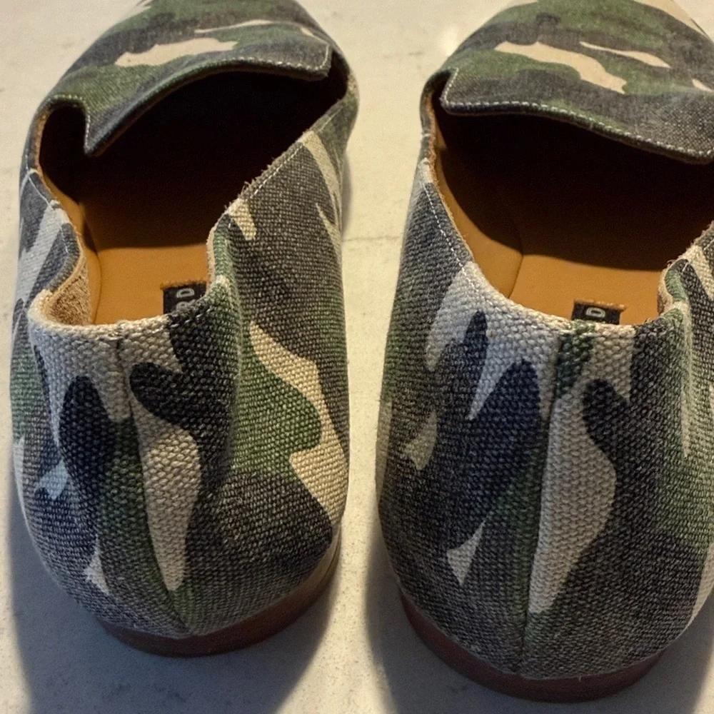 Veronica Beard Green and Black Camouflage Loafers 39.5 US size 9